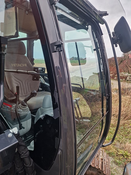 Hitachi ZX85US-6 med Rototilt R3 – GARANTI og SERVICEavtale - kun 2 338t - Gummipads og smalskuffe medfølger. SALG/LEIE 5 of 5