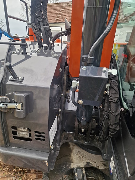 Hitachi ZX85US-6 med Rototilt R3 – GARANTI og SERVICEavtale - kun 2 338t - Gummipads og smalskuffe medfølger. SALG/LEIE 4 of 5