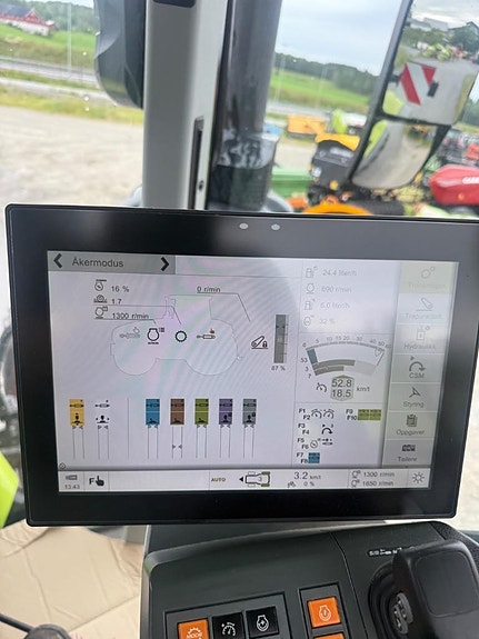 CLAAS Axion 960 cmatic 2 of 5