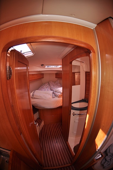 2008 modell Bavaria 40 Cruiser selges. En eier. Blykjøl. 300ah Lithium batteri 24 of 30
