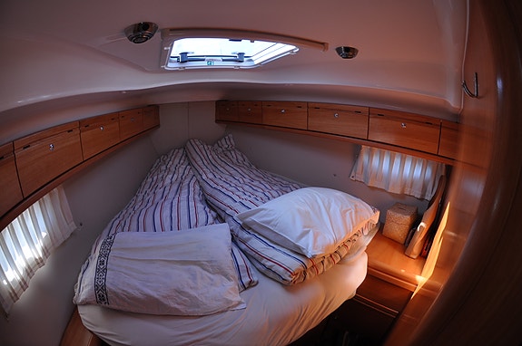 2008 modell Bavaria 40 Cruiser selges. En eier. Blykjøl. 300ah Lithium batteri 25 of 30