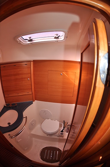 2008 modell Bavaria 40 Cruiser selges. En eier. Blykjøl. 300ah Lithium batteri 30 of 30