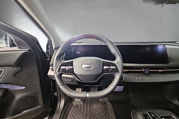 Nissan Ariya 12 of 17