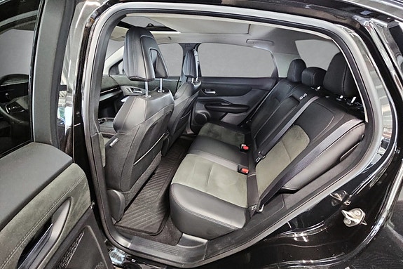 Nissan Ariya 10 of 17