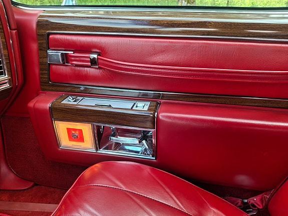 Cadillac Coupé DeVille 17 of 30