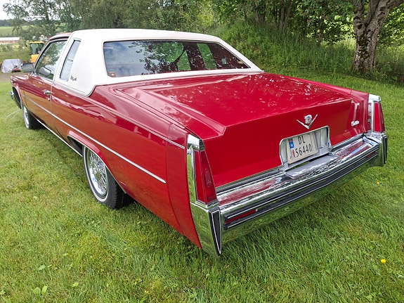 Cadillac Coupé DeVille 3 of 5