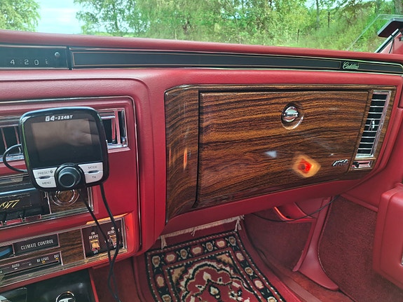 Cadillac Coupé DeVille 18 of 30
