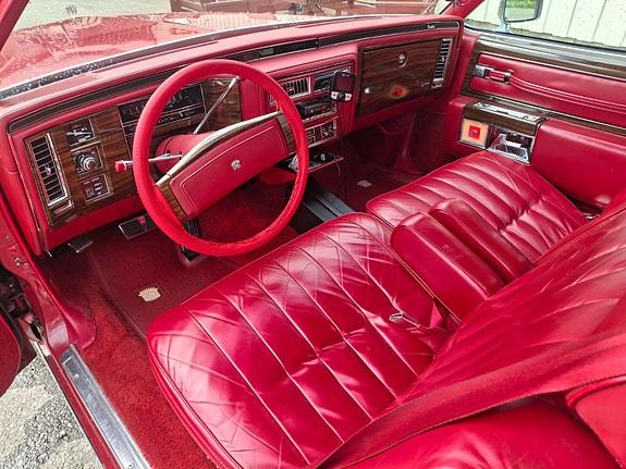 Cadillac Coupé DeVille 16 of 30
