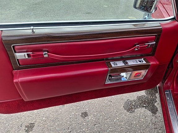 Cadillac Coupé DeVille 24 of 30