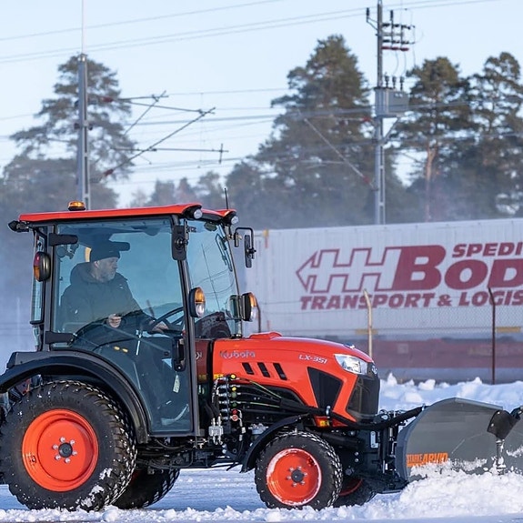 Kubota LX-401 10 of 25