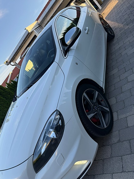 Volvo V40 3 of 5