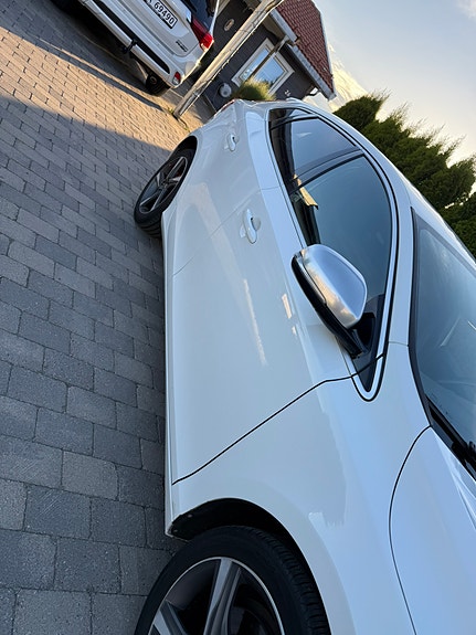 Volvo V40 4 of 5