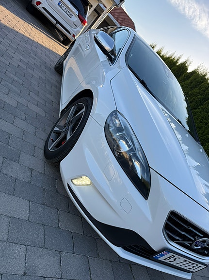 Volvo V40 2 of 5