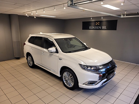 Mitsubishi Outlander 2 of 5