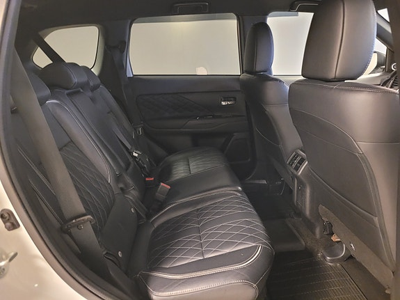 Mitsubishi Outlander 16 of 27
