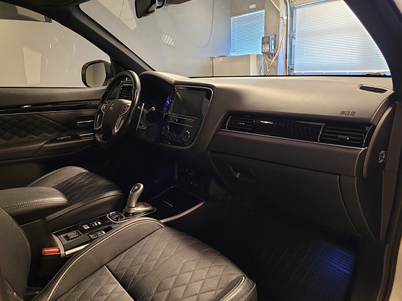 Mitsubishi Outlander 12 of 27