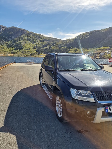 Suzuki Grand Vitara 3 of 5