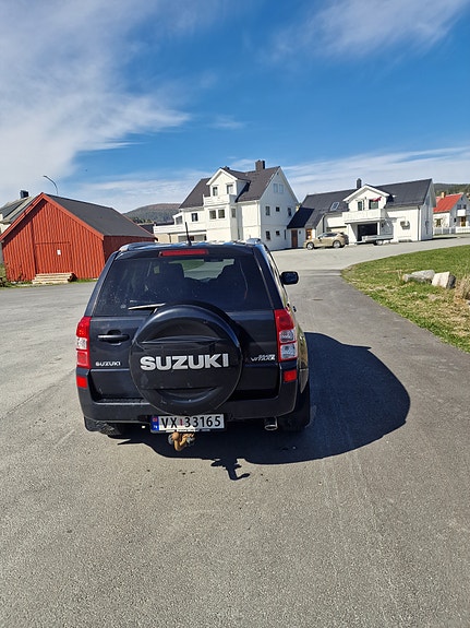 Suzuki Grand Vitara 2 of 5