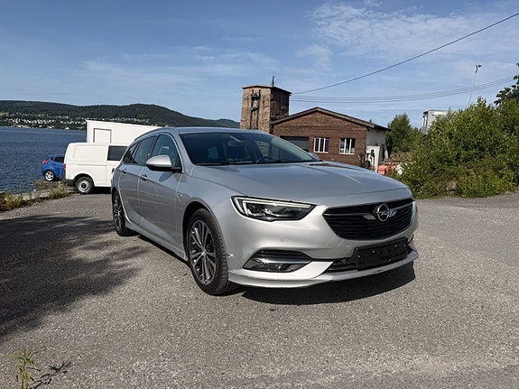 Opel Insignia 2 of 5