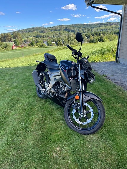 Suzuki GSX-S125 3 of 5