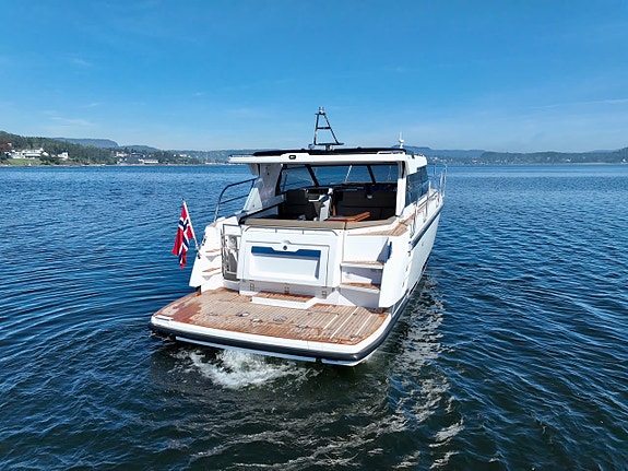 Aquador 300 HT | Volvo Penta D4 320hk | 2024mod | MVA | Demobåten skal bort | Bå 3 of 5