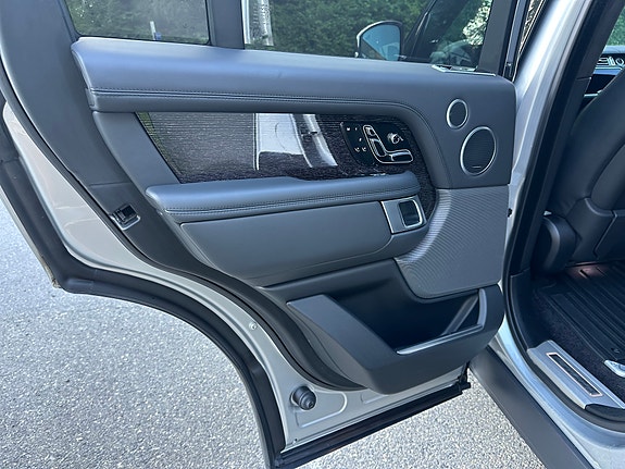 Land Rover Range Rover 16 of 23