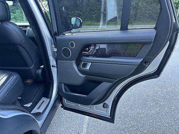 Land Rover Range Rover 18 of 23