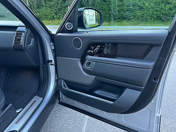 Land Rover Range Rover 21 of 23