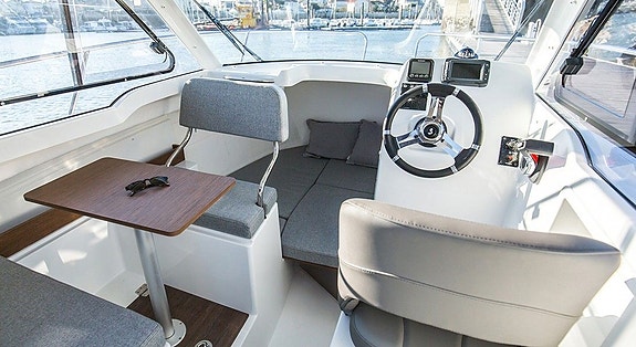 Beneteau Antares 6 / Suzuki DF115 / Vi tømmer lageret / Ta kontakt for en hyggel 5 of 5