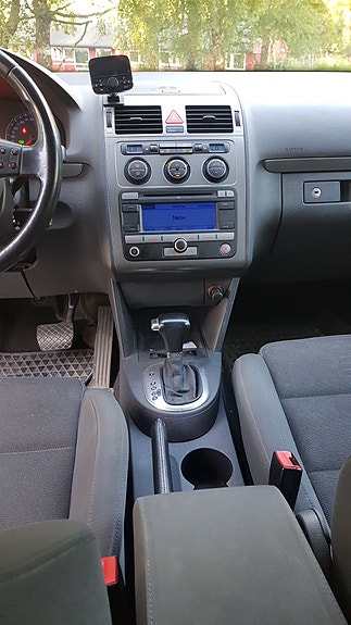 Volkswagen Touran 3 of 5