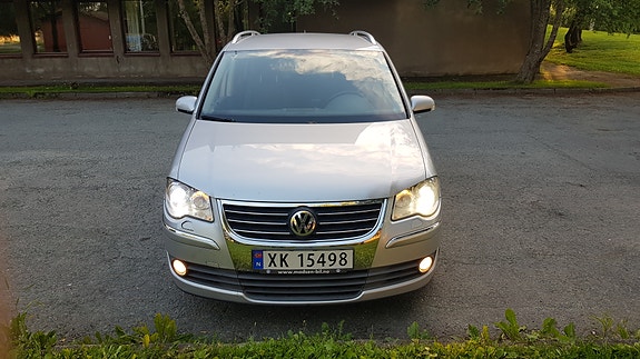 Volkswagen Touran 4 of 5