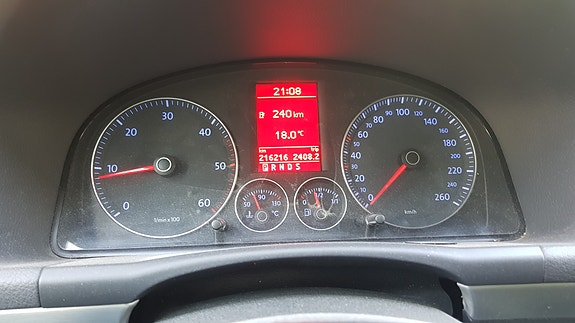 Volkswagen Touran 2 of 5