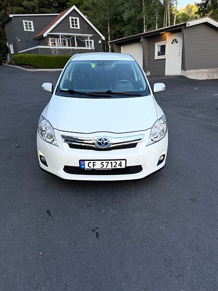 Toyota Auris 4 of 5