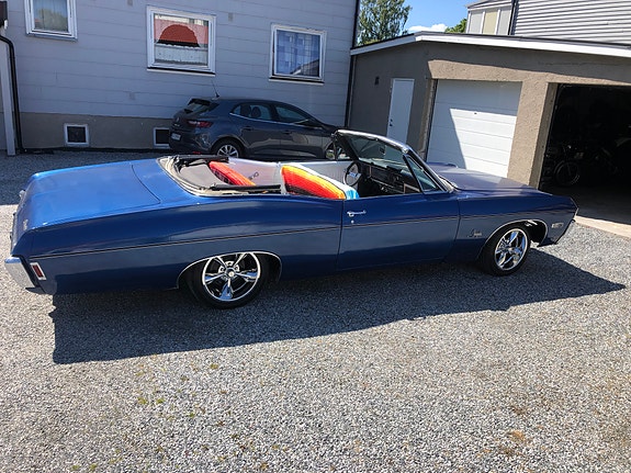 Chevrolet Impala 4 of 5