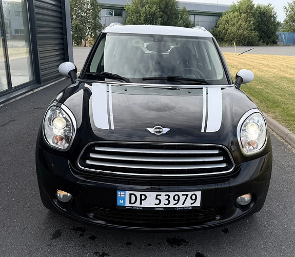 MINI Countryman Cooper D 2 of 5
