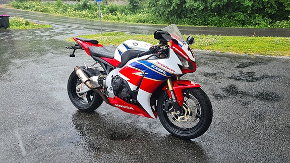 Honda CBR 1000 RR med ABS || nye dekk 3 of 5