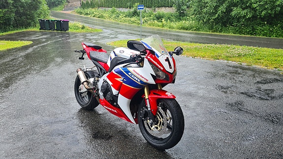 Honda CBR 1000 RR med ABS || nye dekk 4 of 5
