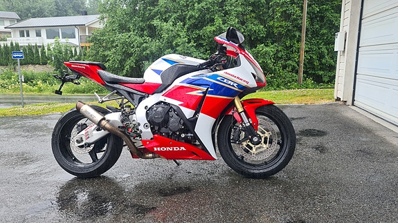 Honda CBR 1000 RR med ABS || nye dekk 2 of 5