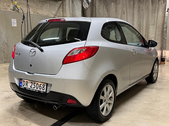 Mazda 2 3 of 5