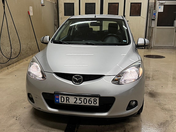 Mazda 2 4 of 5