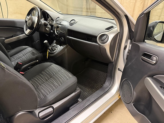 Mazda 2 5 of 5