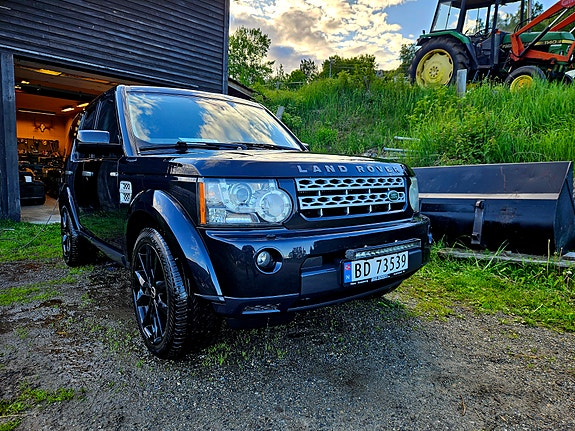 Land Rover Discovery 4 2 of 25