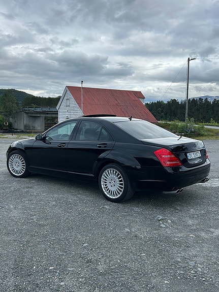 Mercedes-Benz S350 3 of 5