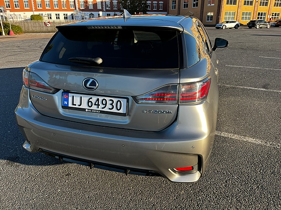 Lexus CT200h 7 of 30