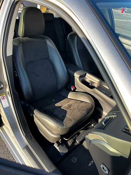 Lexus CT200h 12 of 30