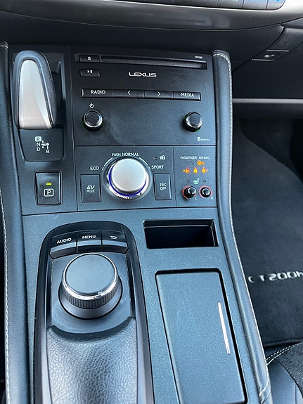 Lexus CT200h 30 of 30