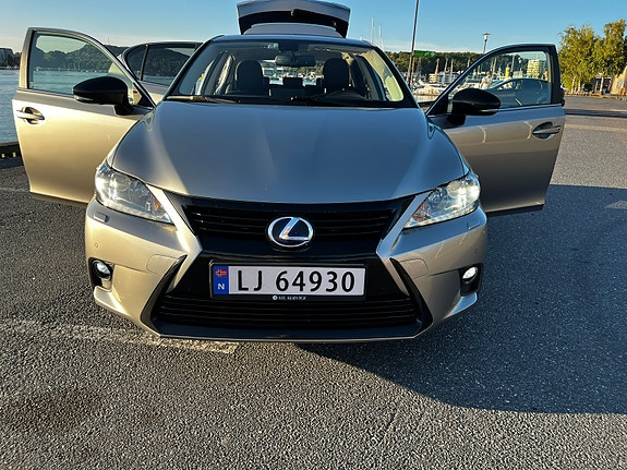 Lexus CT200h 14 of 30