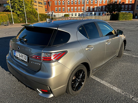 Lexus CT200h 6 of 30