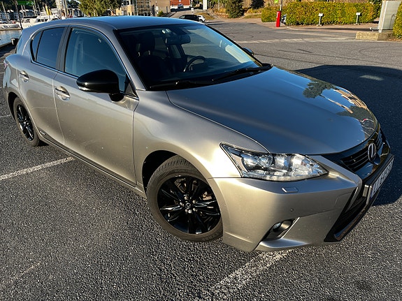 Lexus CT200h 9 of 30