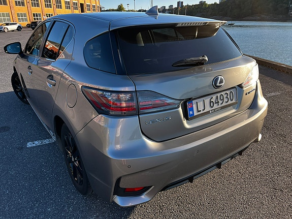Lexus CT200h 8 of 30